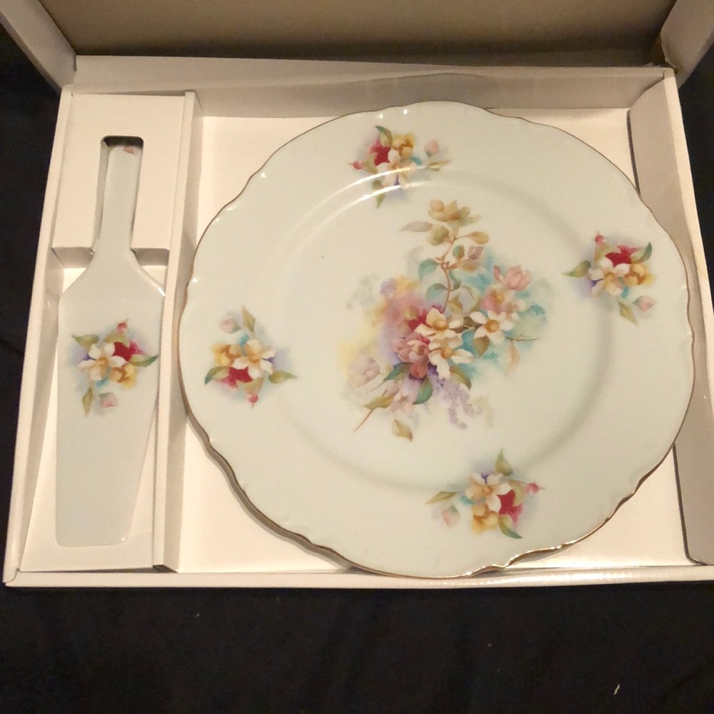 Seymour Mann Cake dish and server